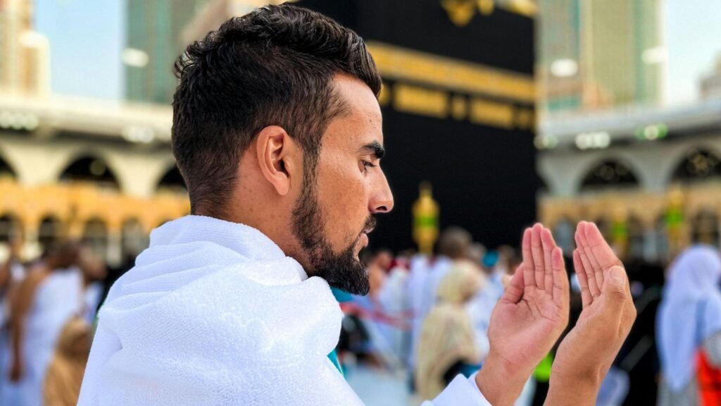 Muslims doing tawaf around Kaaba during their Umrah pilgrimage